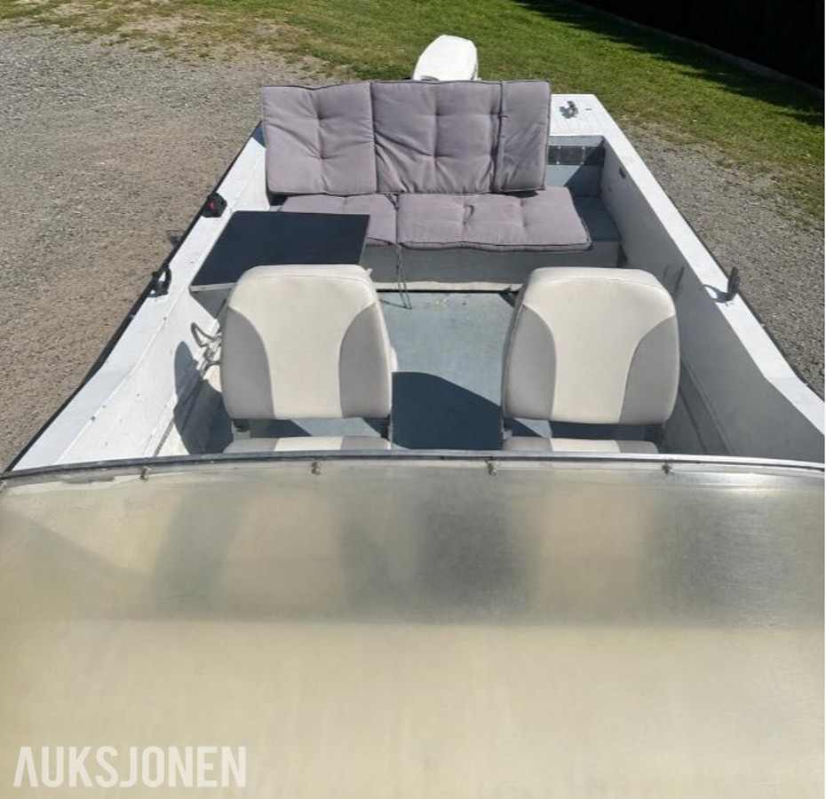 1980 Kavaler 445 med Johnson 30 hk, Lowrance ekkolodd og henger