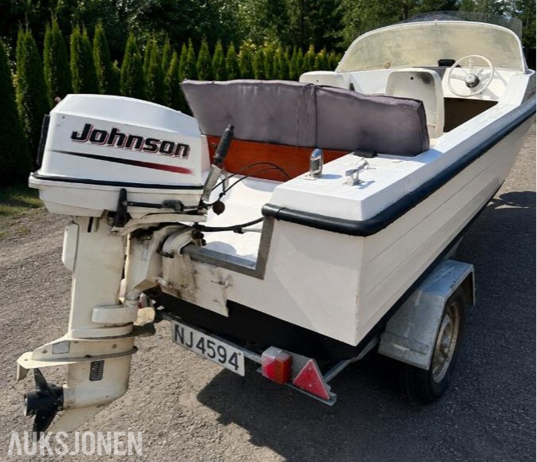 1980 Kavaler 445 med Johnson 30 hk, Lowrance ekkolodd og henger