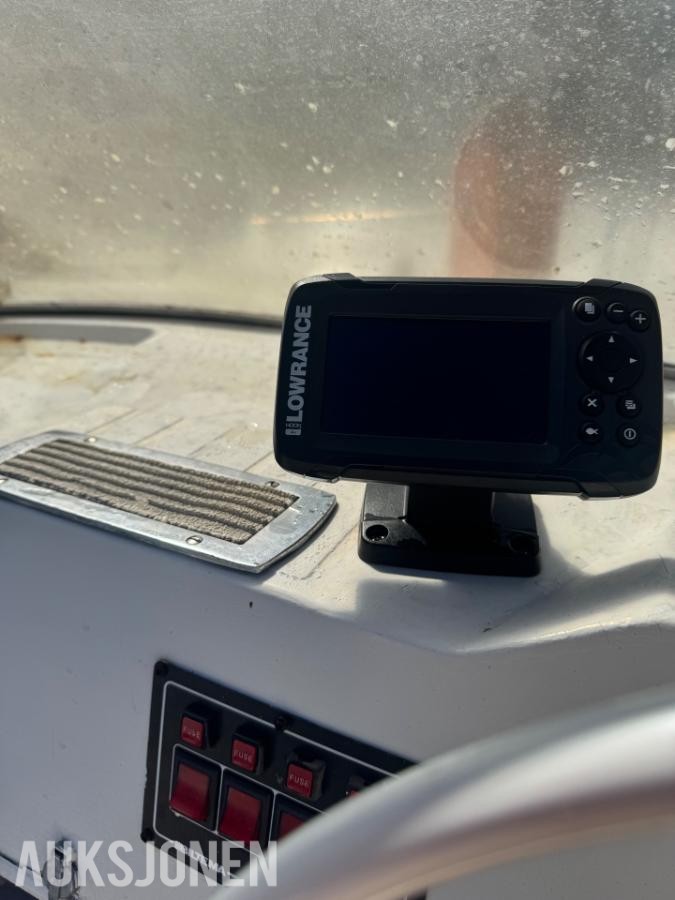 1980 Kavaler 445 med Johnson 30 hk, Lowrance ekkolodd og henger
