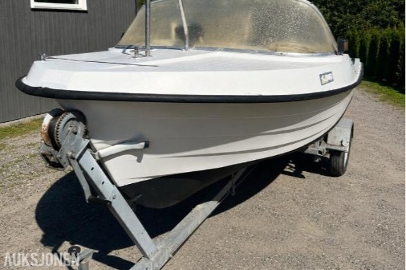 1980 Kavaler 445 med Johnson 30 hk, Lowrance ekkolodd og henger
