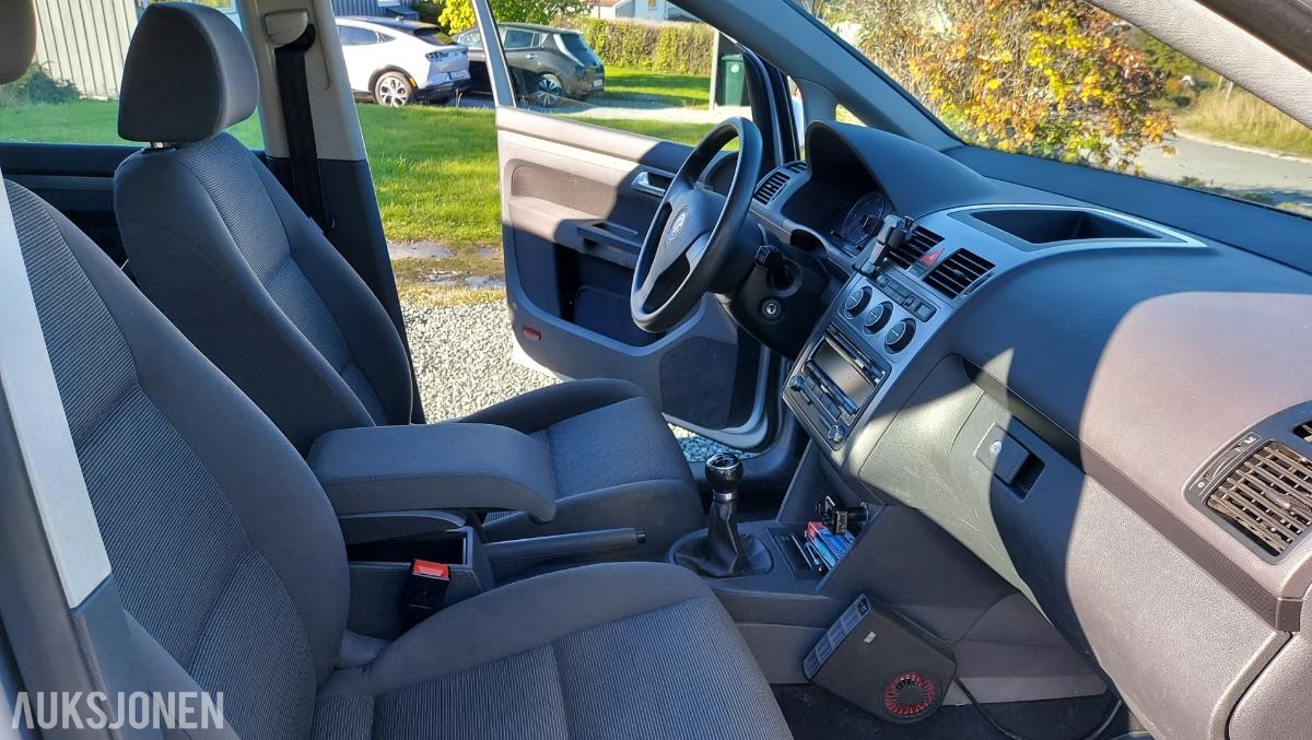 2009 Volkswagen Touran 1.9 105hk motorvarmer s+v dekk takrails 162500km