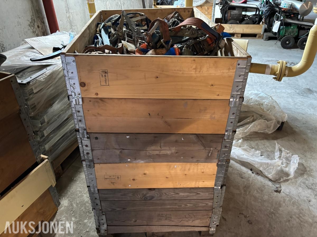 Parti med lastestrammere, jekkestropper og spennbånd – 6 pallekarmer høy