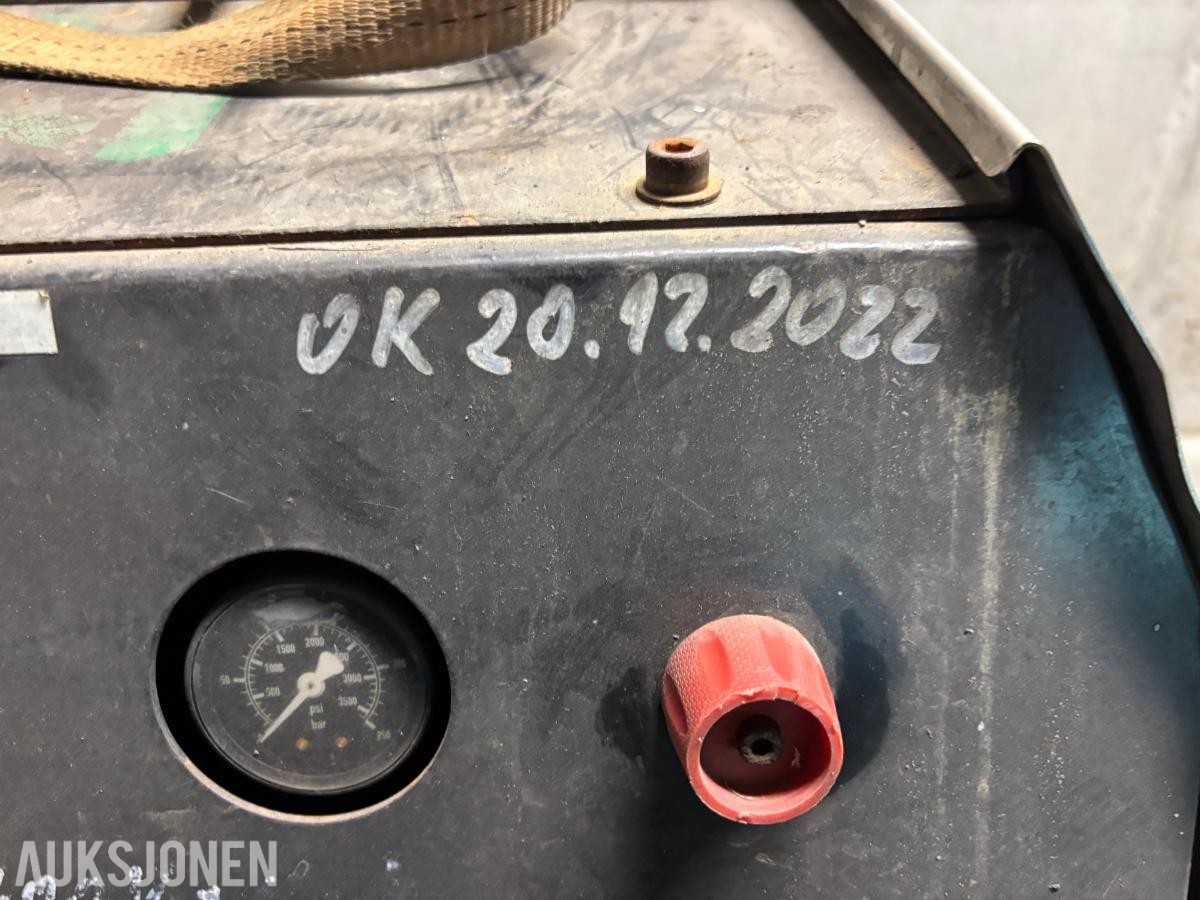 Varmtvannsvasker / høytrykksvasker - 200bar - 18L/min - 3 x 400 V