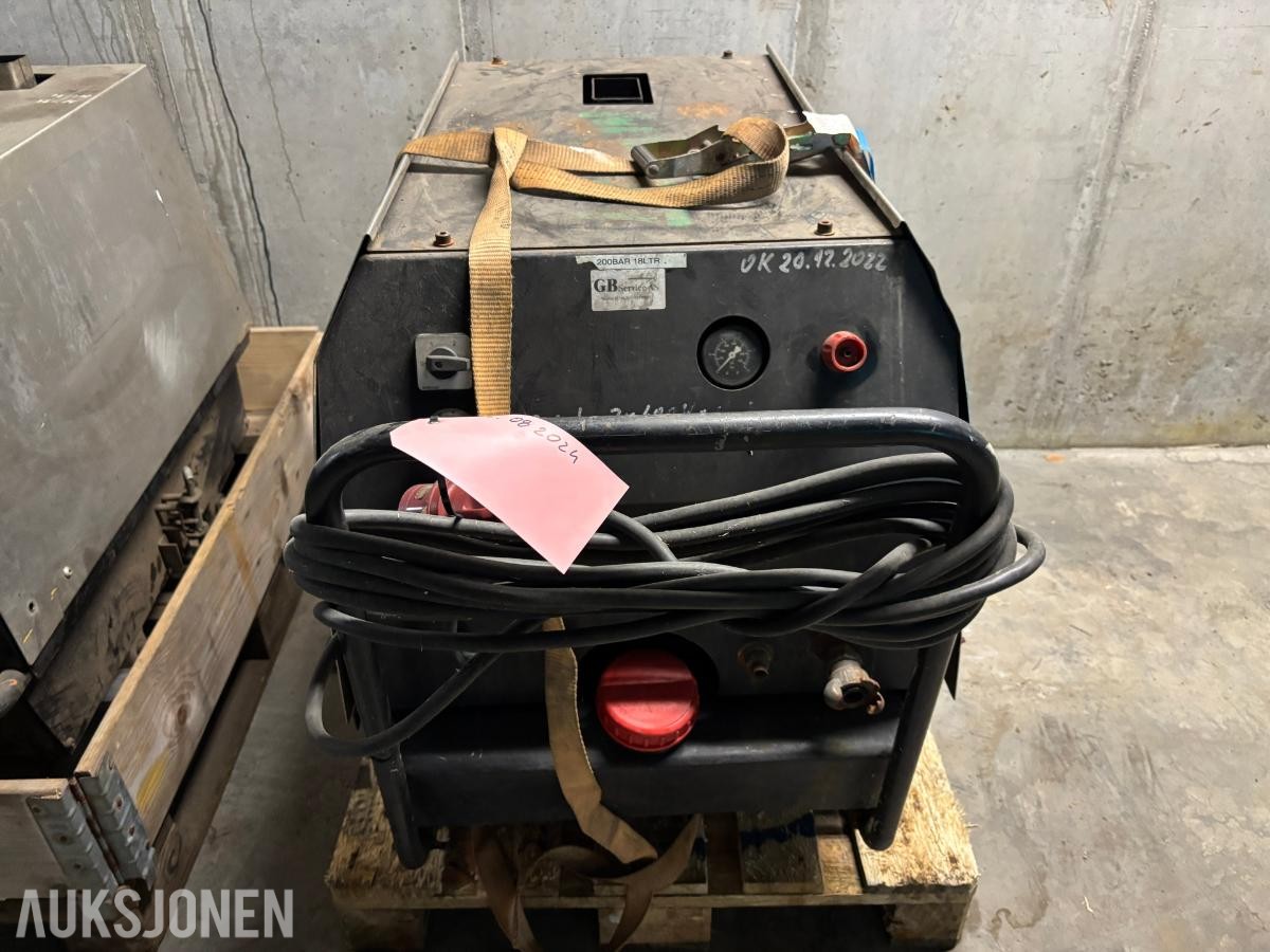 Varmtvannsvasker / høytrykksvasker - 200bar - 18L/min - 3 x 400 V