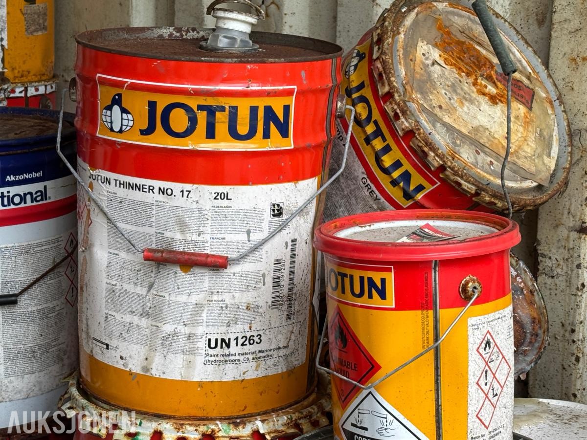 1994 10fots container med parti industrimaling / skipsmaling – Jotun m.m.
