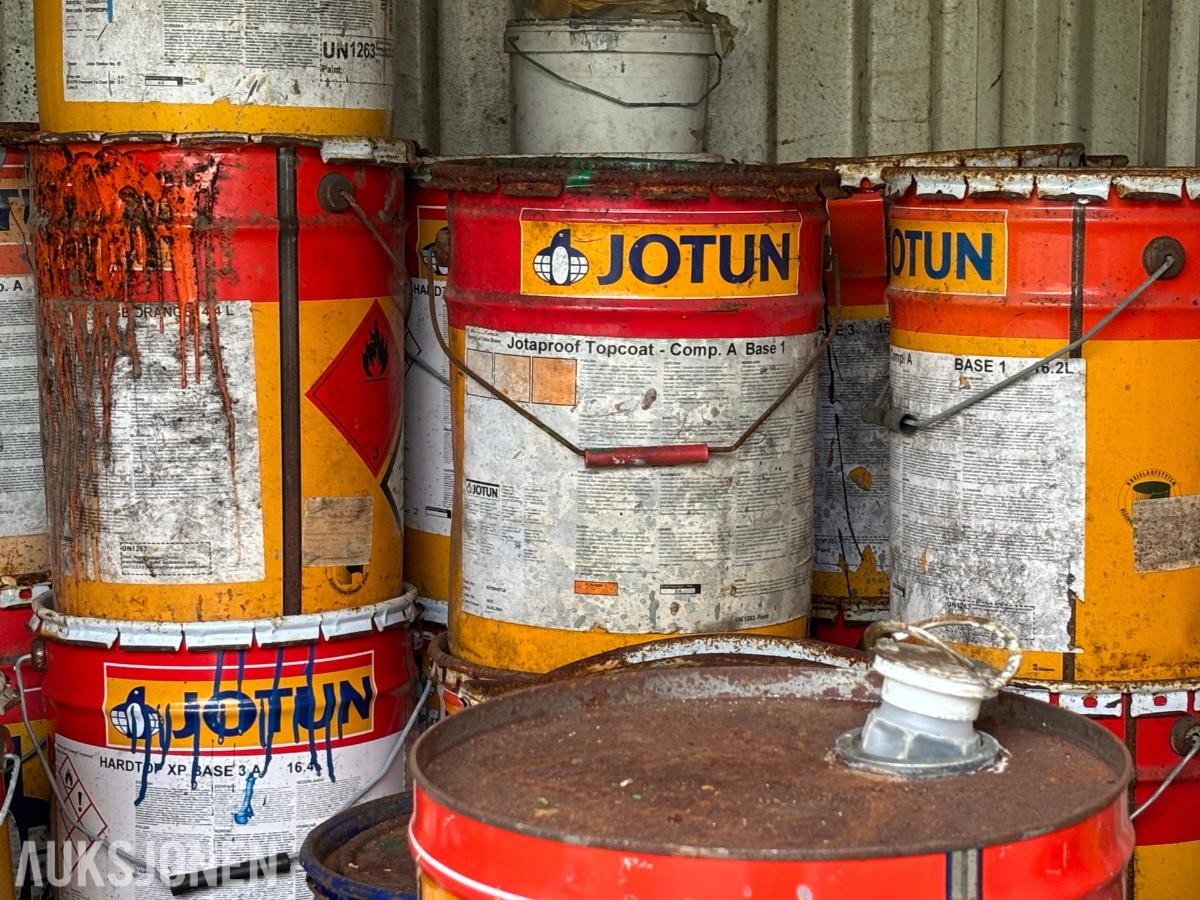 1994 10fots container med parti industrimaling / skipsmaling – Jotun m.m.