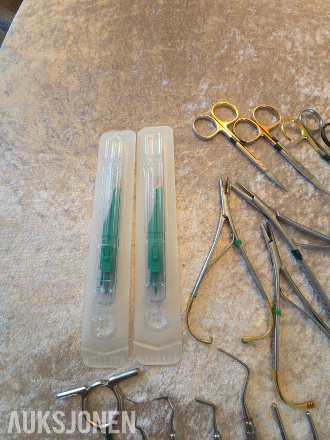 Parti odontologiske instrumenter og kirurgiske håndinstrumenter