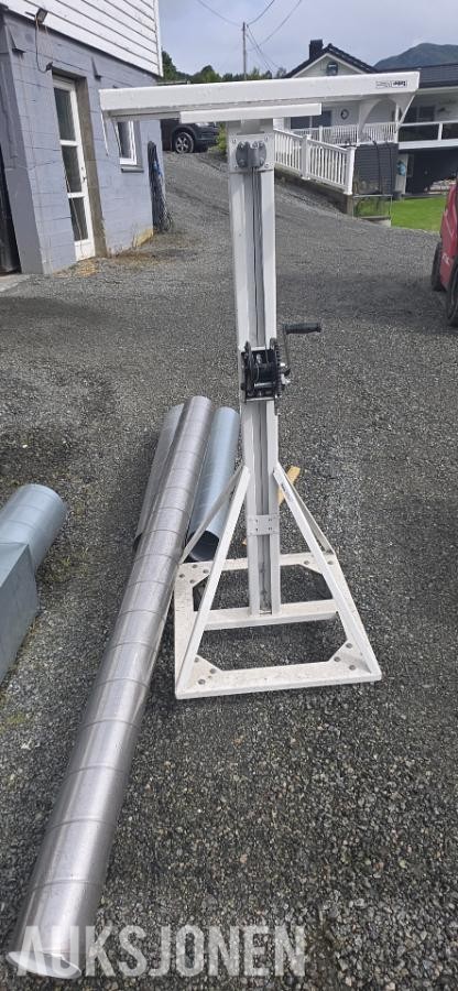 Diverse overskuddslager ventilasjonsutstyr – Systemair vifter, kanalheis, sentralstøvsuger, ventilasjonsdeler m.m.