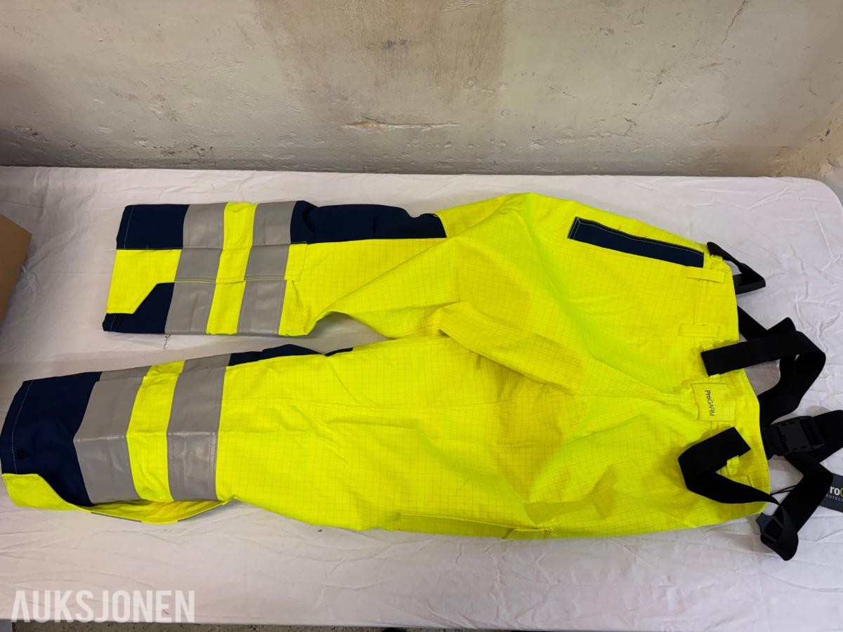 Parti med flammehemmende og offshore arbeidsklær – 24 plagg