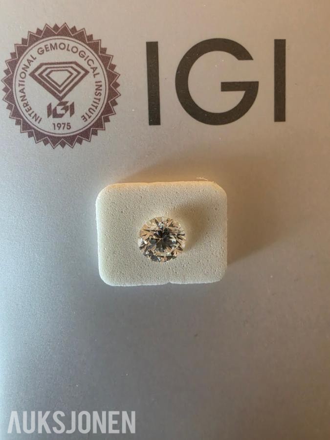 Diamant 3,01ct, Farge E, Klarhet VVS2 og Triple Excellent.