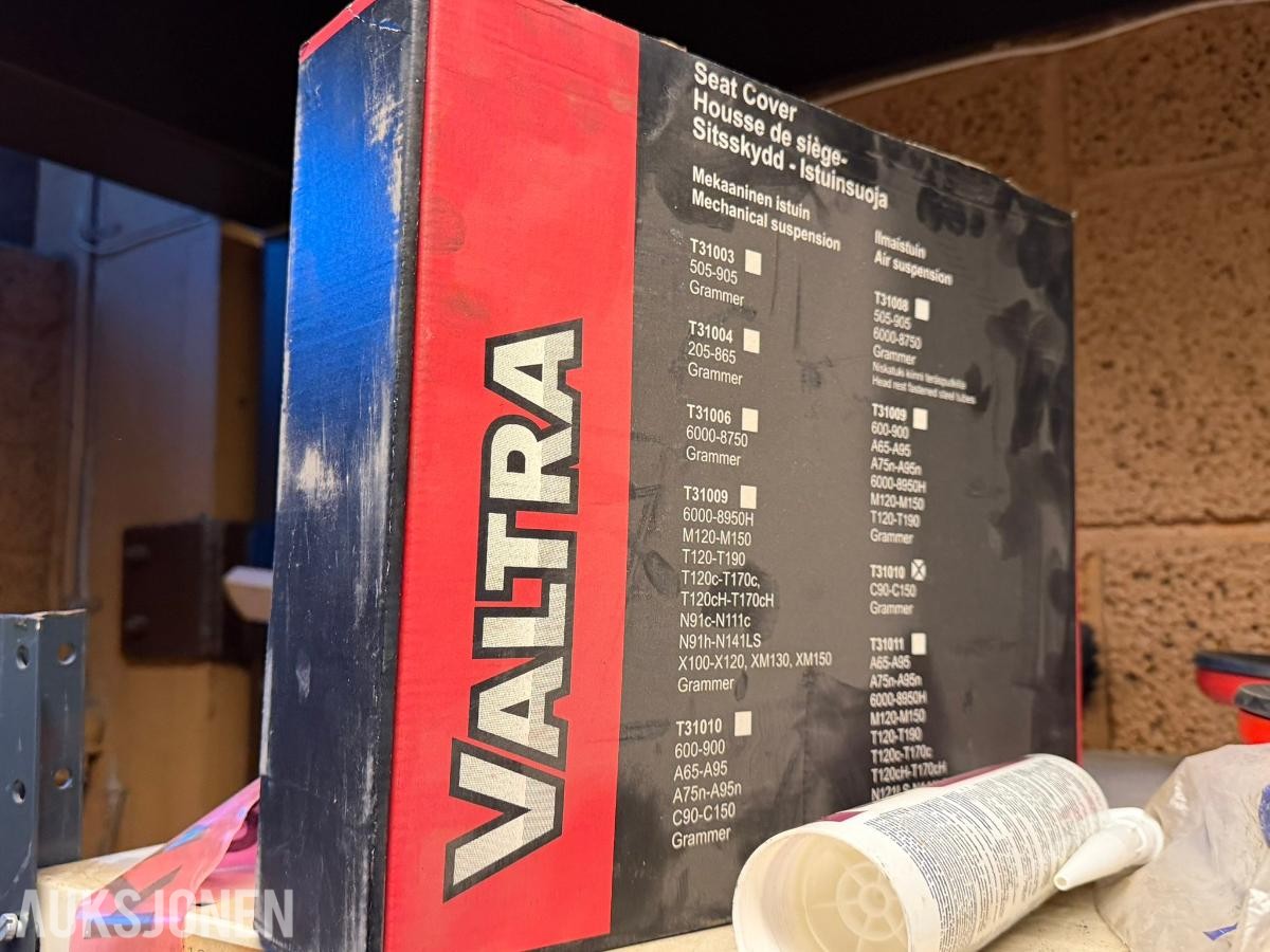 Parti med verktøy,  verktøyvogner, hyllereoler og verkstedutstyr