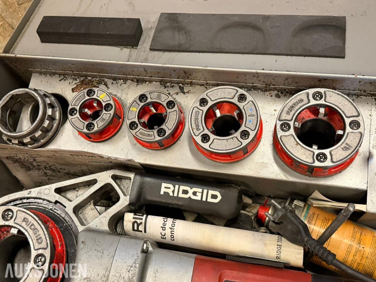 2010 Ridgid 690 elektrisk rørgjenger med gjengehoder og metallkoffert