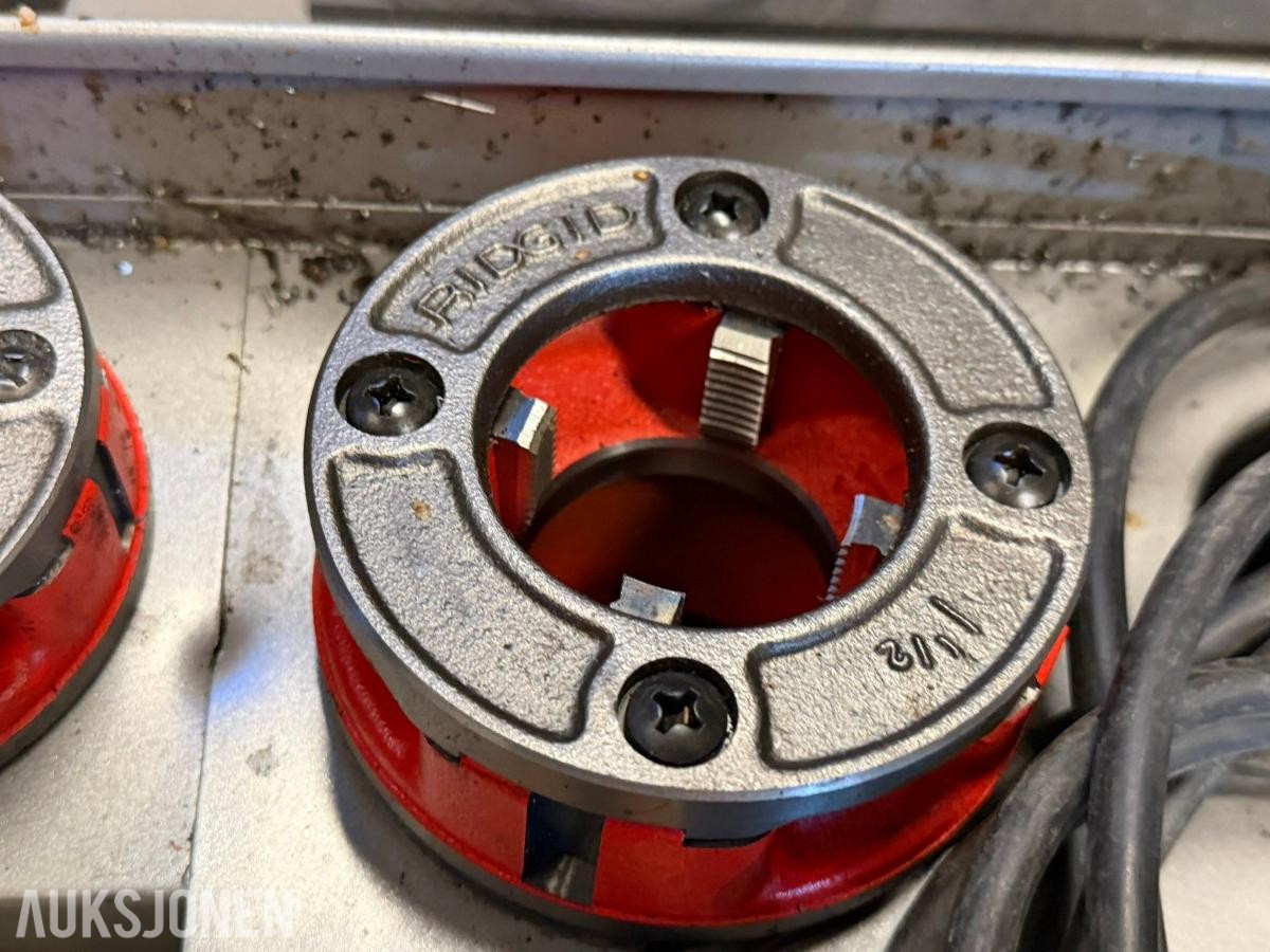 2010 Ridgid 690 elektrisk rørgjenger med gjengehoder og metallkoffert