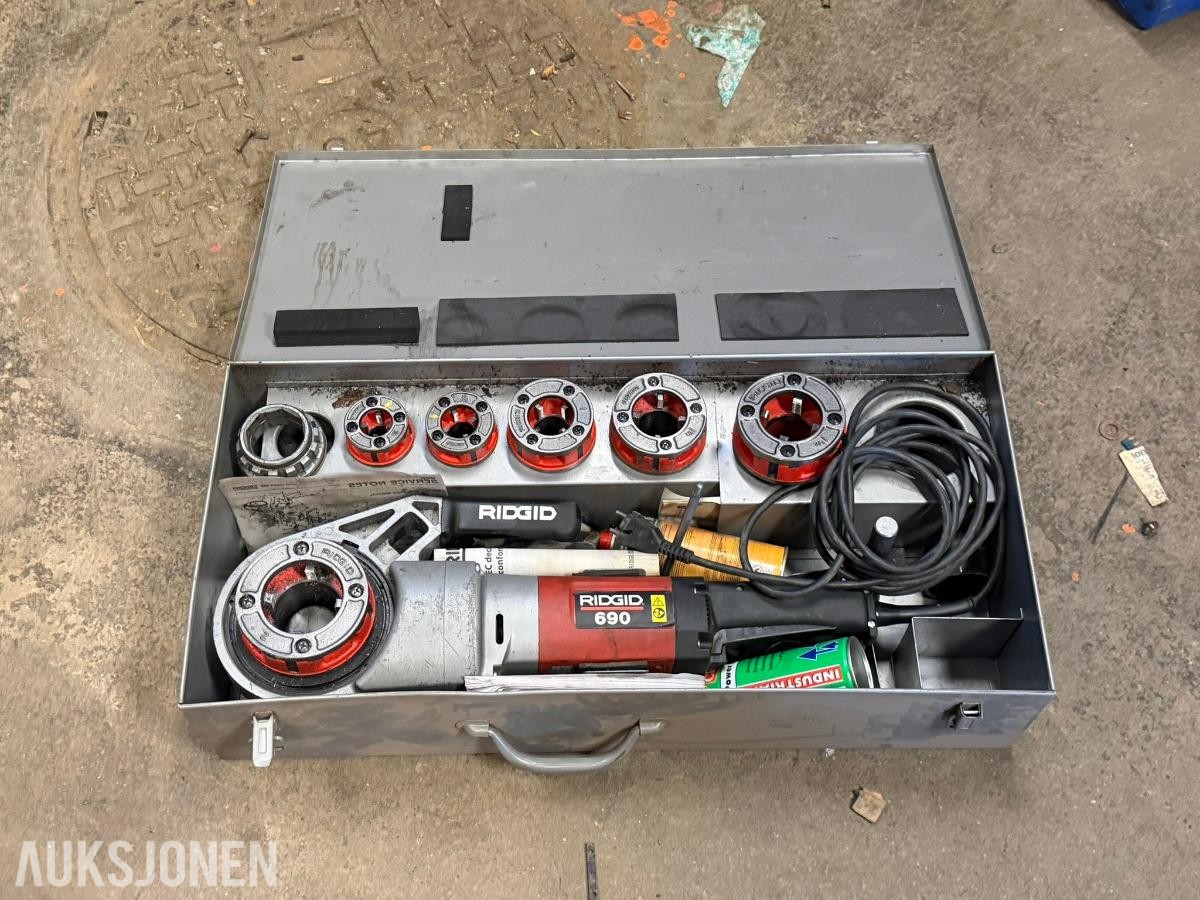 2010 Ridgid 690 elektrisk rørgjenger med gjengehoder og metallkoffert