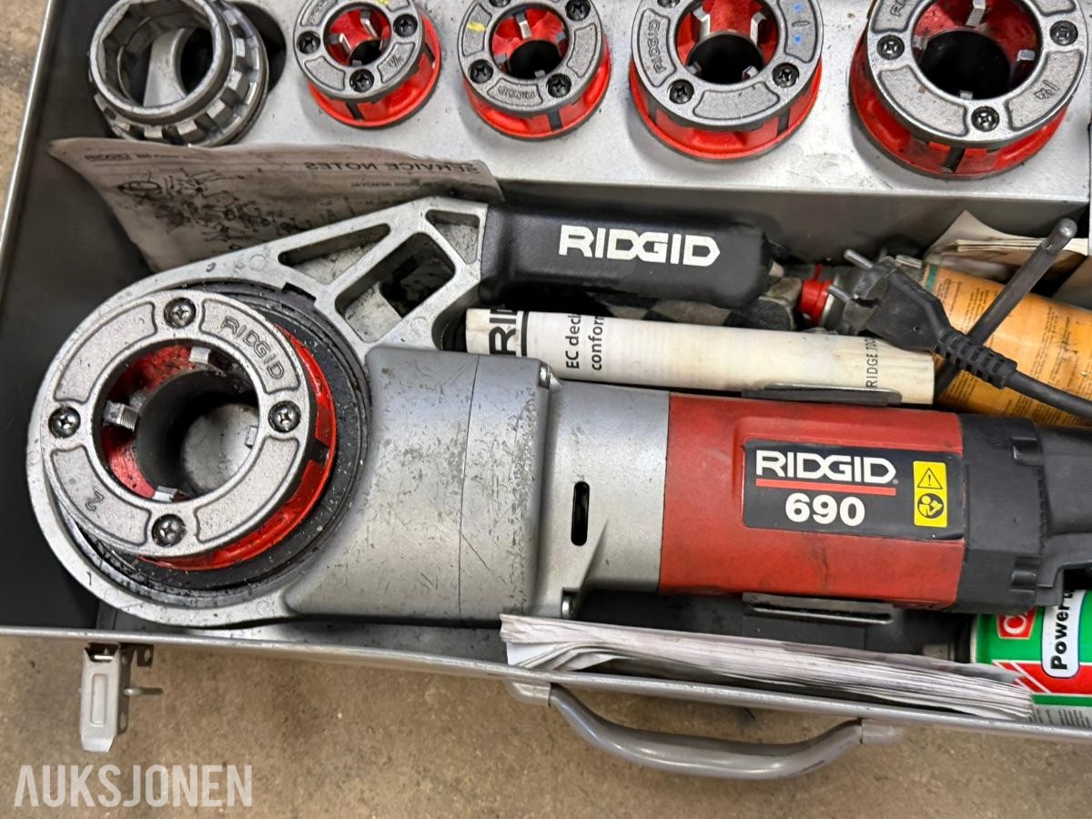 2010 Ridgid 690 elektrisk rørgjenger med gjengehoder og metallkoffert