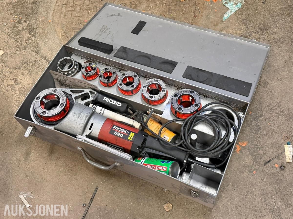 2010 Ridgid 690 elektrisk rørgjenger med gjengehoder og metallkoffert