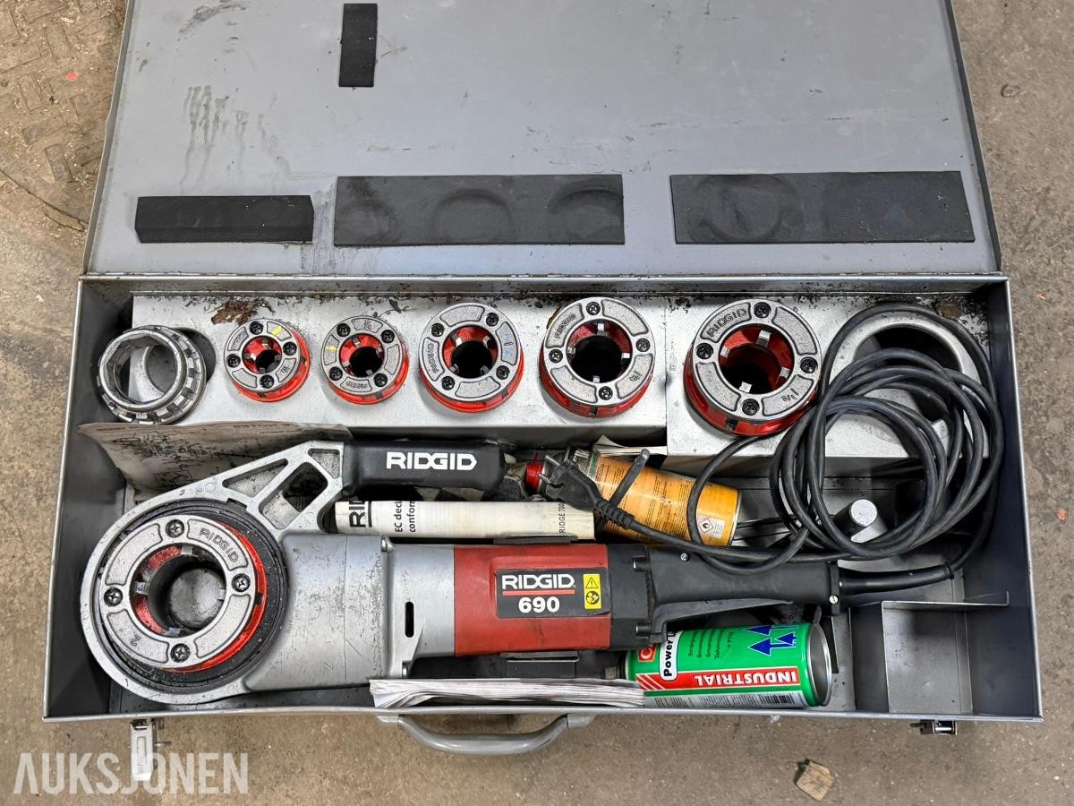 2010 Ridgid 690 elektrisk rørgjenger med gjengehoder og metallkoffert
