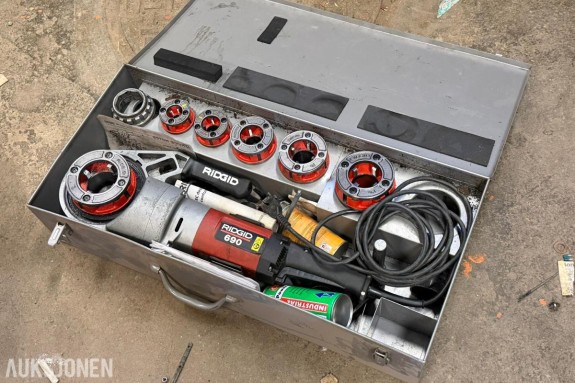 2010 Ridgid 690 elektrisk rørgjenger med gjengehoder og metallkoffert