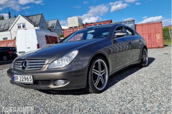 2005 Mercedes-Benz CLS 350 3.5 V6 272hk AUTOMAT SKINNINTERIØR KEYLESS TAKLUKE S+V DEKK EU OK 05.2027      128500km