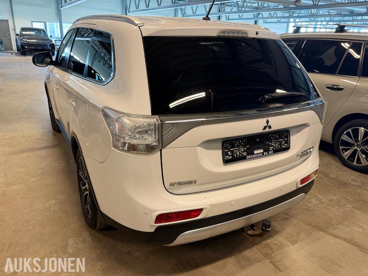 2015 Mitsubishi OUTLANDER PHEV 2.0-121 4WD, 181000km
