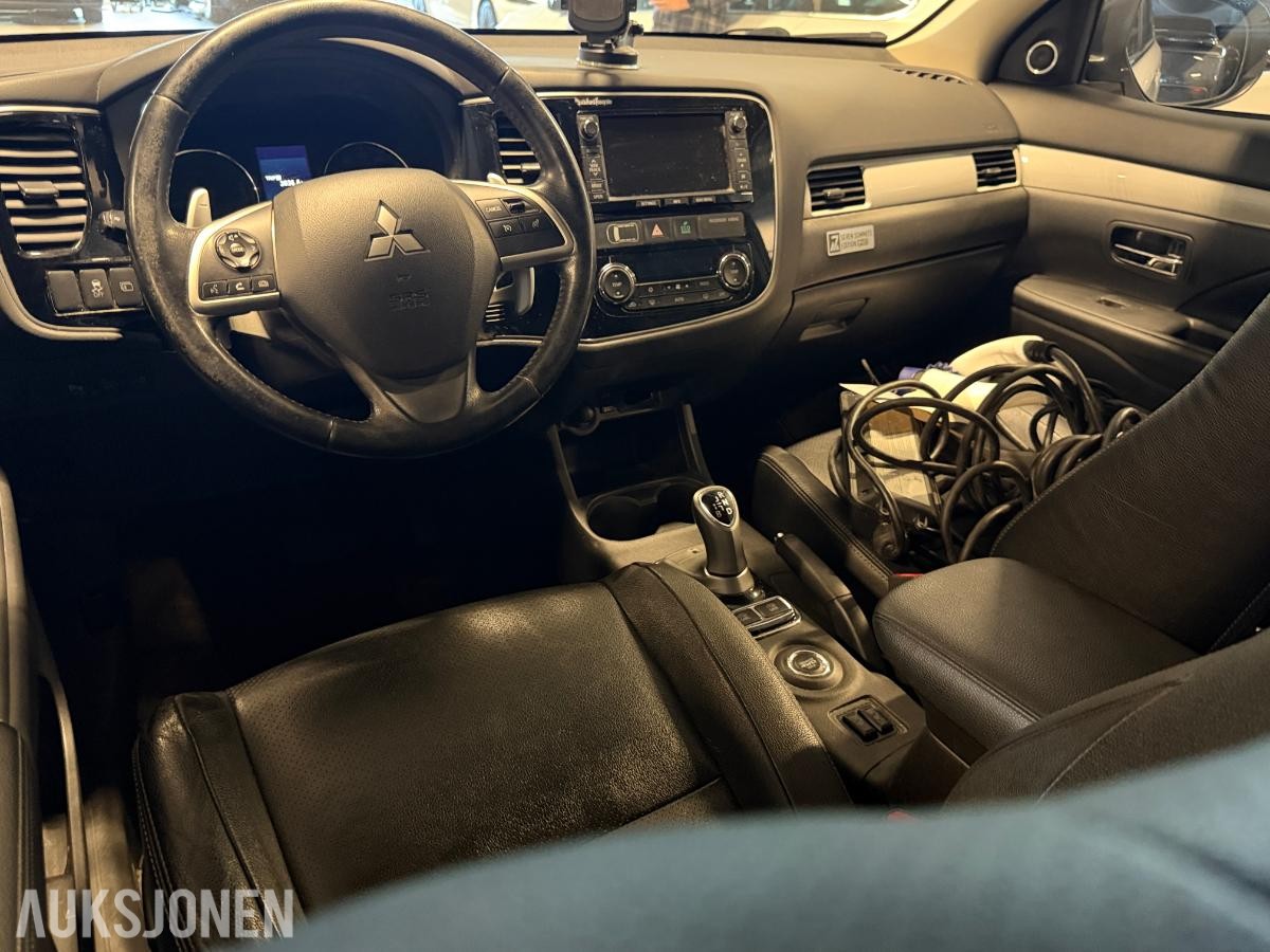 2015 Mitsubishi OUTLANDER PHEV 2.0-121 4WD, 181000km