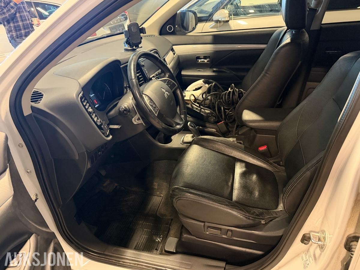 2015 Mitsubishi OUTLANDER PHEV 2.0-121 4WD, 181000km