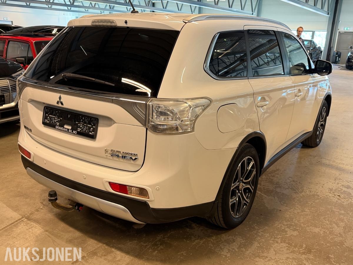 2015 Mitsubishi OUTLANDER PHEV 2.0-121 4WD, 181000km