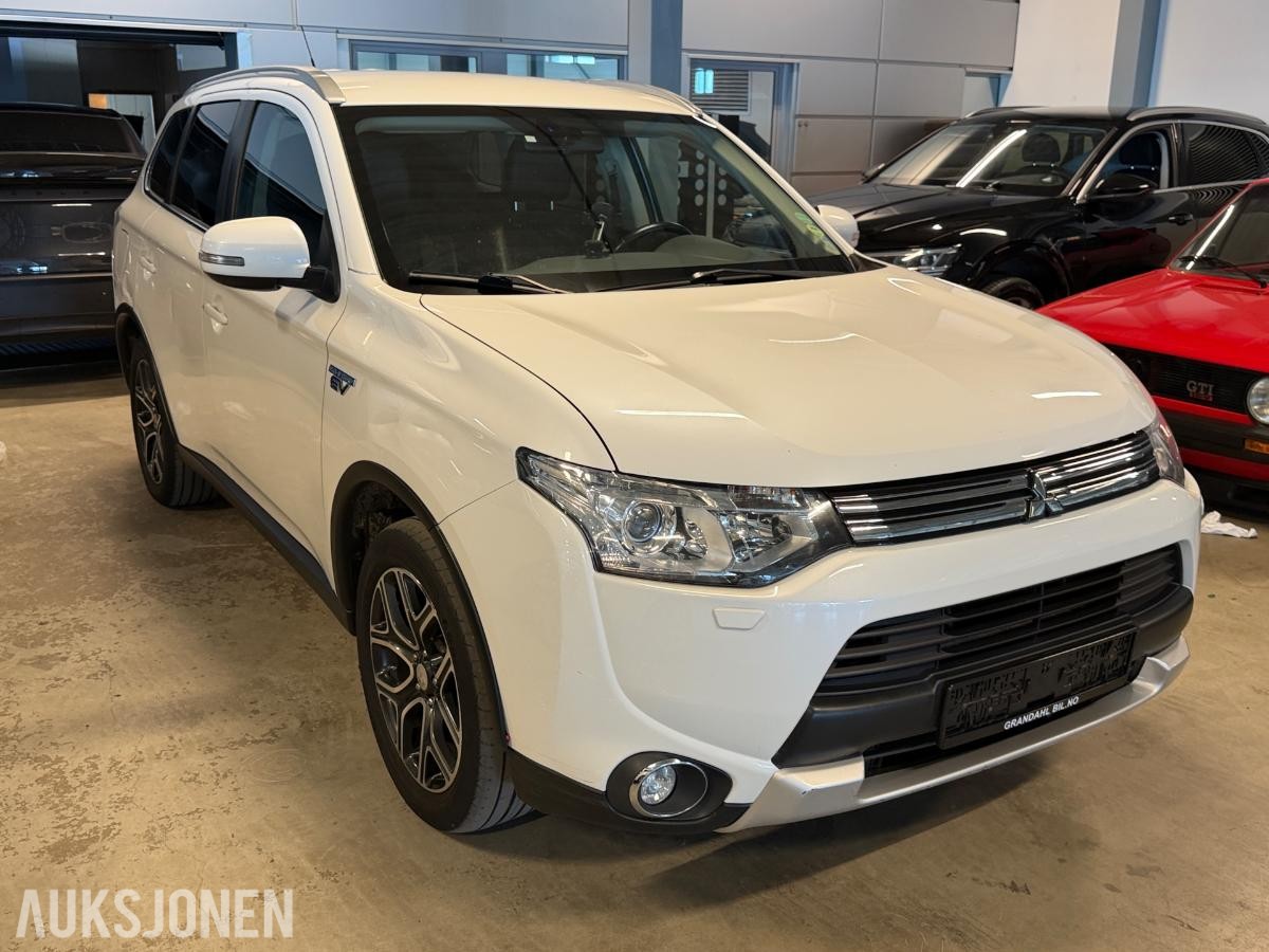 2015 Mitsubishi OUTLANDER PHEV 2.0-121 4WD, 181000km