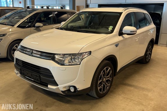 2015 Mitsubishi OUTLANDER PHEV 2.0-121 4WD, 181000km