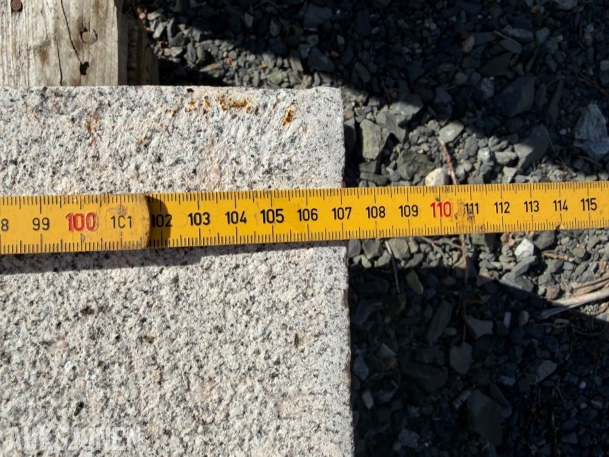 4 stk granittblokker 107 × 30 × 23 cm