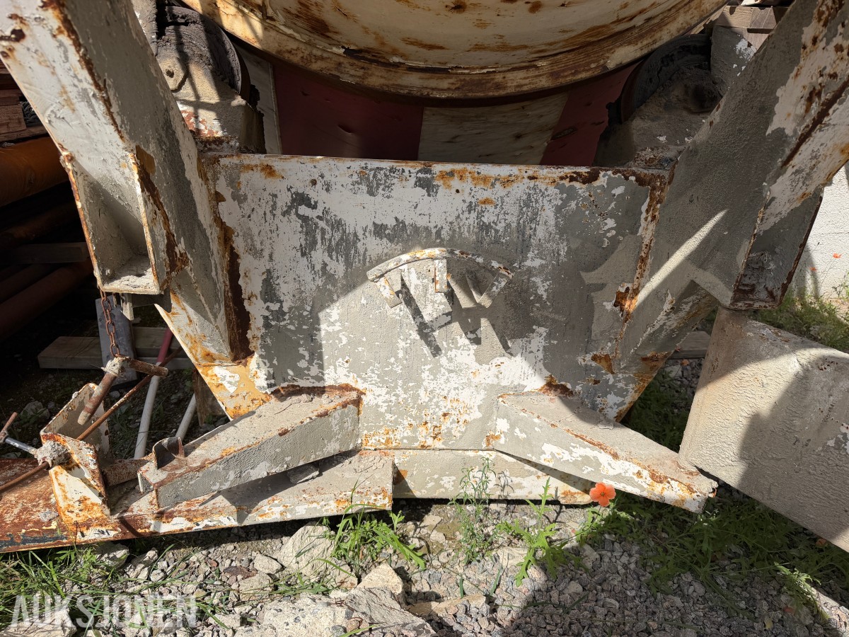 CIFA betongtrommel med 4-sylindret DEUTZ dieselmotor