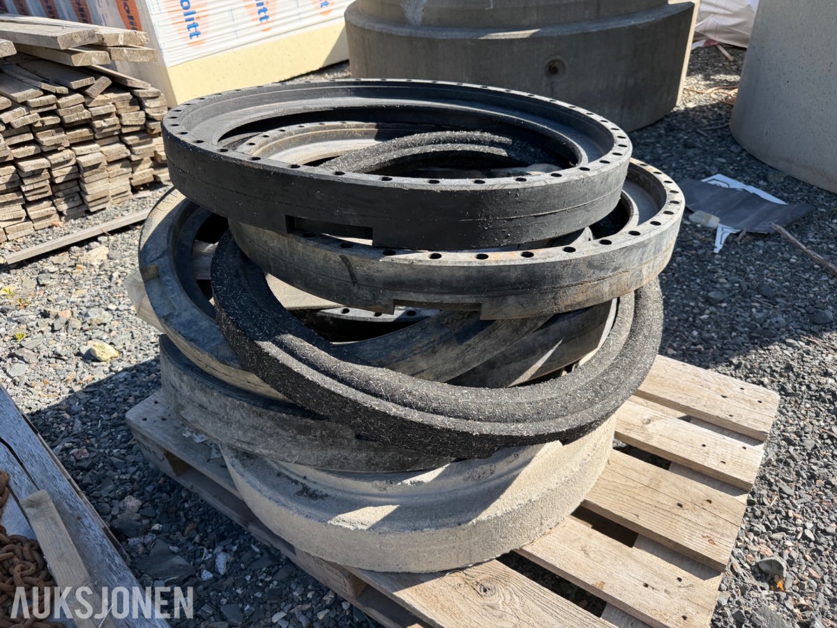 9 stk justeringsringer Ø75 cm + 1 stk betongkumring Ø65 cm