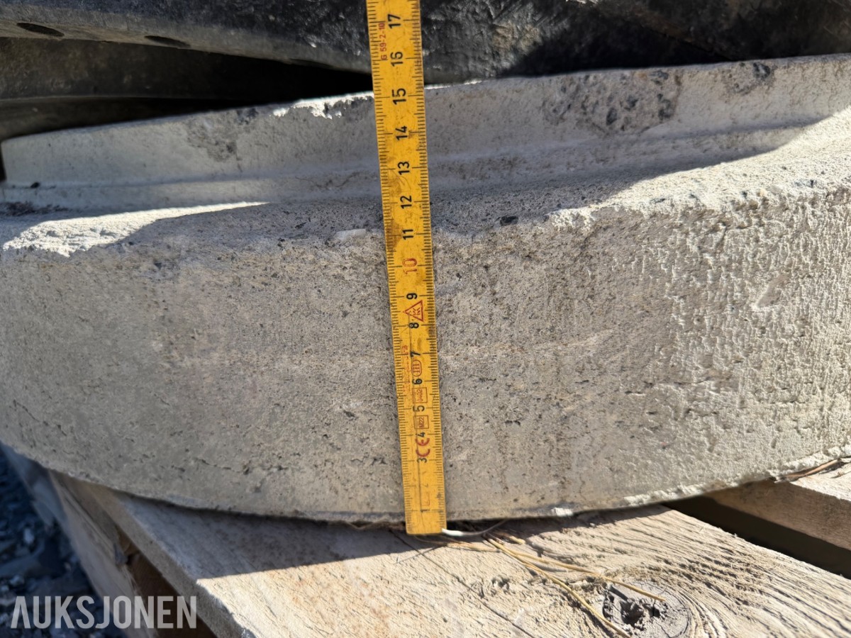 9 stk justeringsringer Ø75 cm + 1 stk betongkumring Ø65 cm
