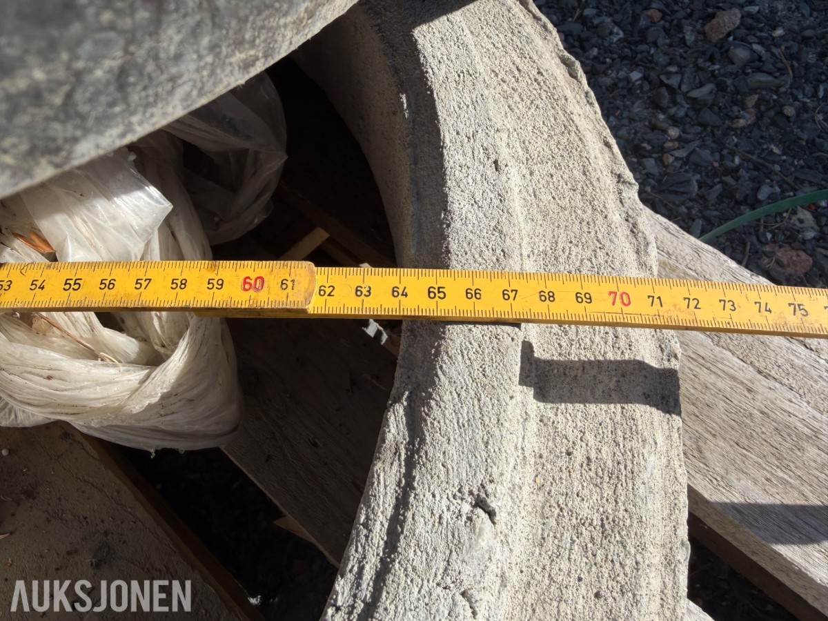 9 stk justeringsringer Ø75 cm + 1 stk betongkumring Ø65 cm
