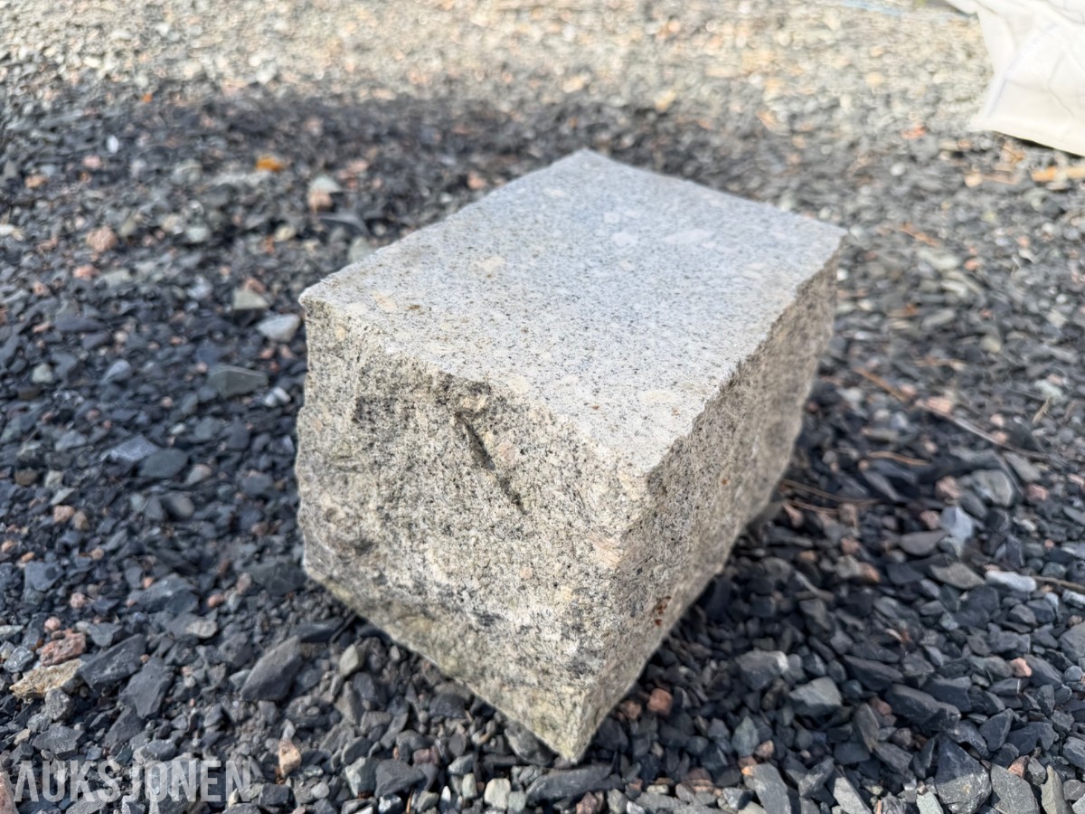 Granitt brostein ca. 21 × 14 × 14 cm – storsekk