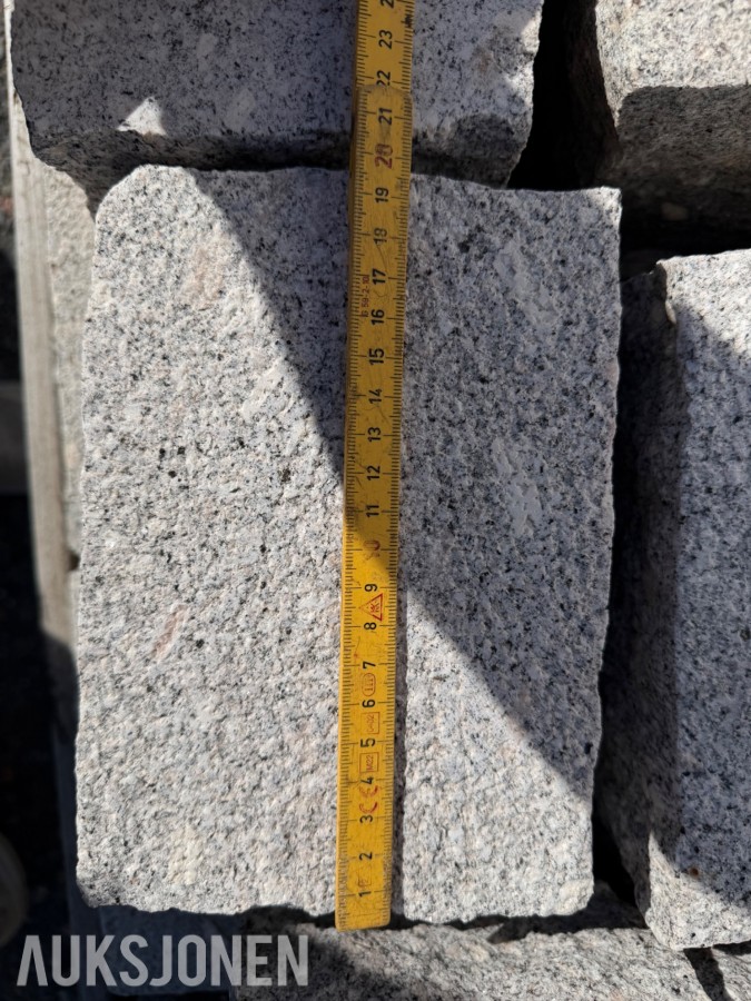Ca. 200 stk granitt brostein 20 × 14 × 14 cm