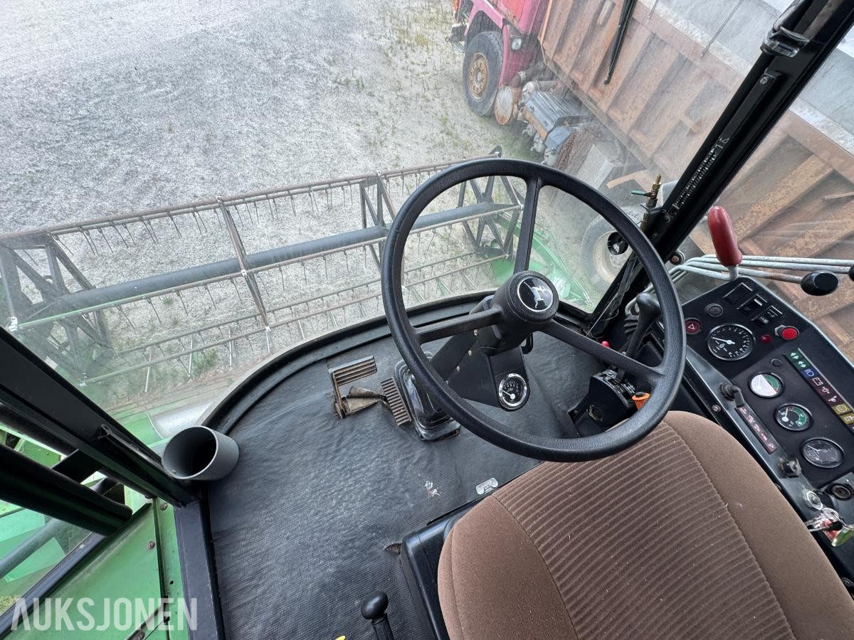 John Deere 1055 tresker / 2702 timer