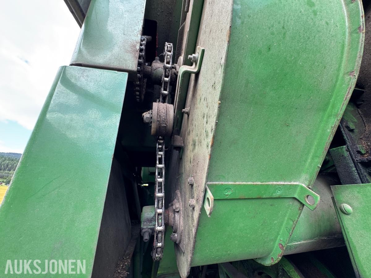 John Deere 1055 tresker / 2702 timer