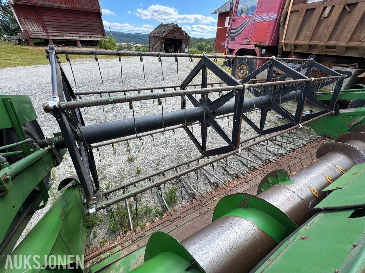 John Deere 1055 tresker / 2702 timer