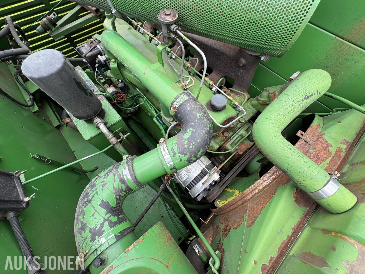 John Deere 1055 tresker / 2702 timer