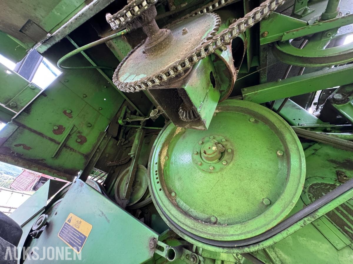 John Deere 1055 tresker / 2702 timer