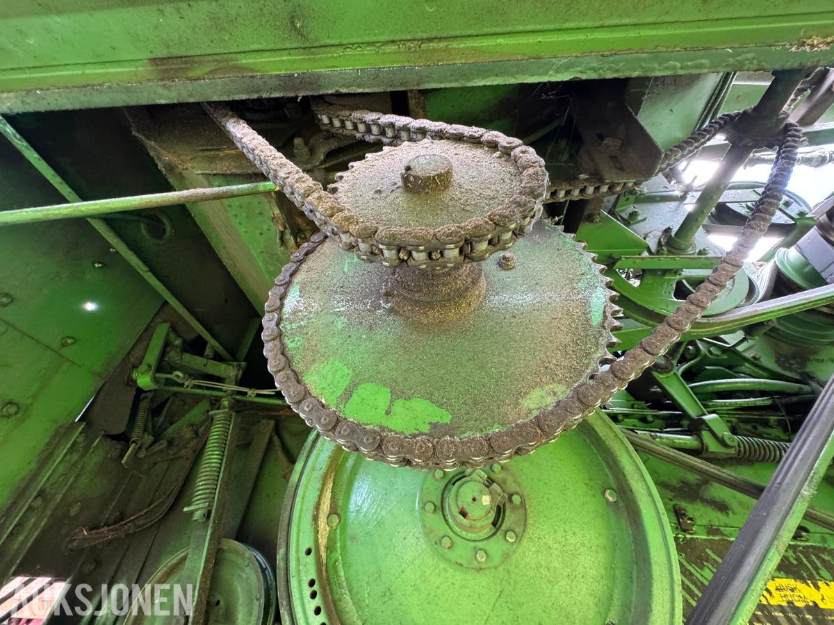 John Deere 1055 tresker / 2702 timer