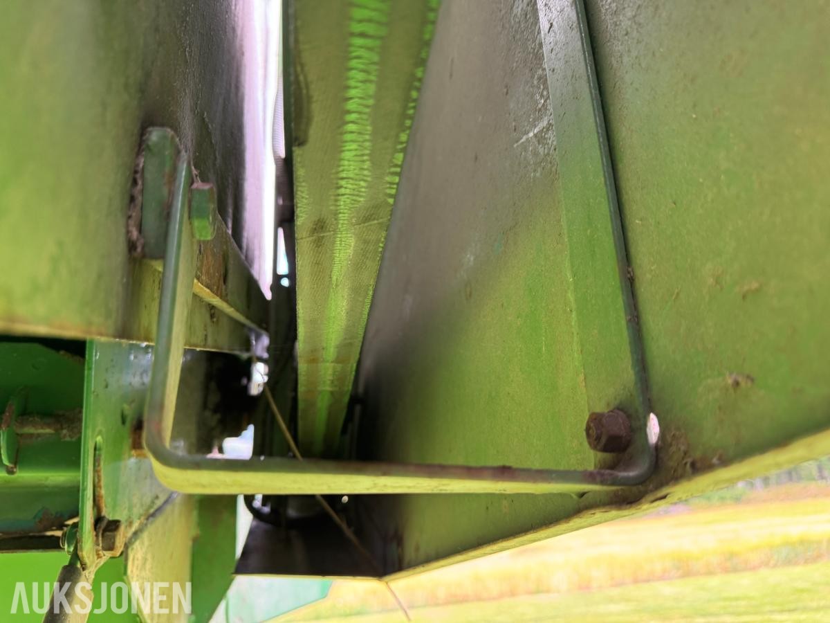 John Deere 1055 tresker / 2702 timer