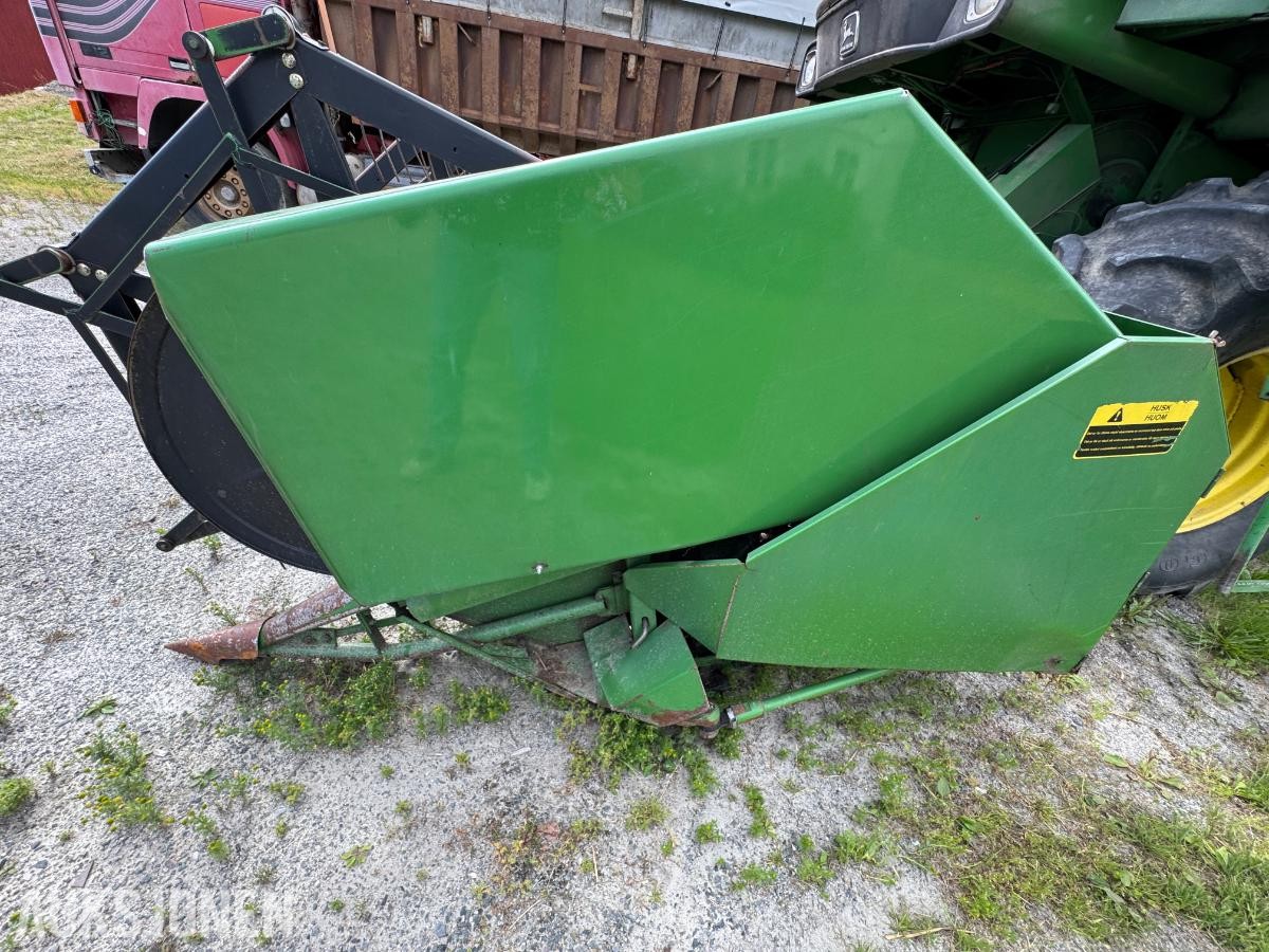 John Deere 1055 tresker / 2702 timer