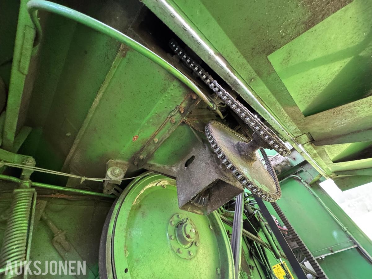 John Deere 1055 tresker / 2702 timer
