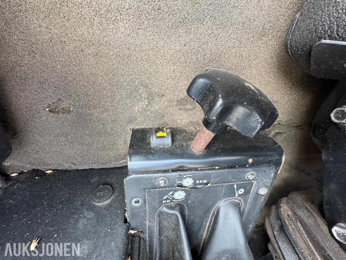 John Deere 1055 tresker / 2702 timer