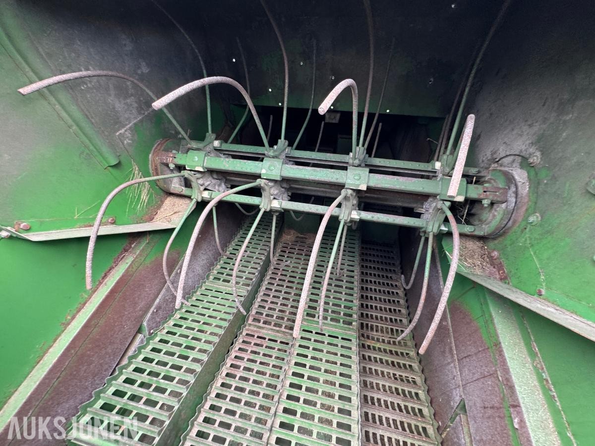 John Deere 1055 tresker / 2702 timer