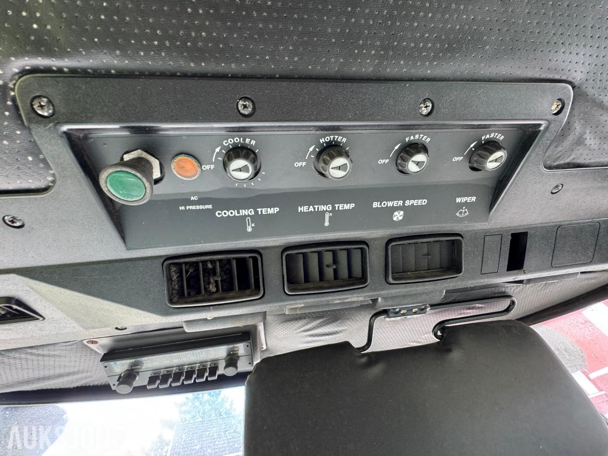 John Deere 1055 tresker / 2702 timer