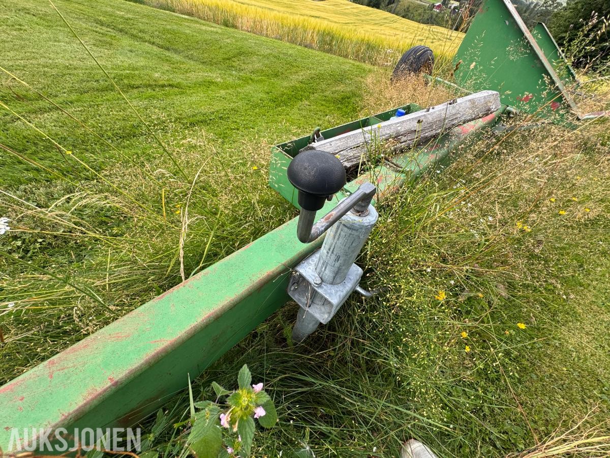 John Deere 1055 tresker / 2702 timer