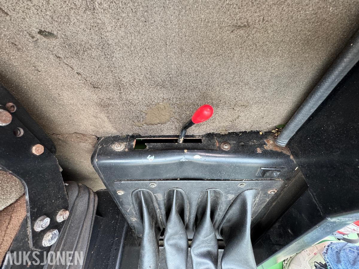 John Deere 1055 tresker / 2702 timer